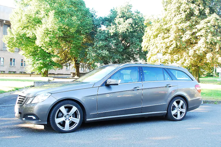 Mercedes-E-Klasse-T-Modell-31-08-2010-09-23-18