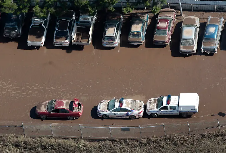 2011-01-13T000500Z-01-SYD03-RTRMDNP-3-AUSTRALIA-FLOODS-JPG1038817848267218994