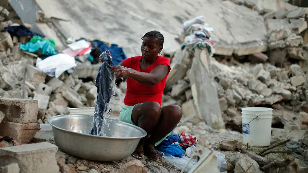 2011-01-12T005336Z-01-KMB15-RTRMDNP-3-HAITI-QUAKE-JPG8838283291621789403