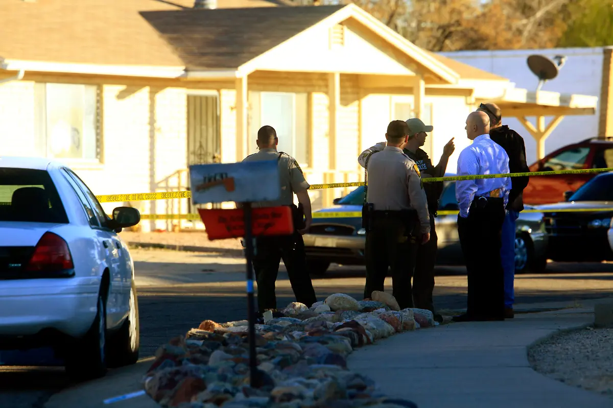 2011-01-09T011527Z-01-ET416-RTRMDNP-3-USA-SHOOTING-CONGRESSWOMAN-JPG8595279254871689547