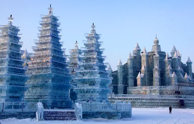 2011-01-04T102130Z-01-DBG214-RTRMDNP-3-CHINA-JPG8522876024272512364