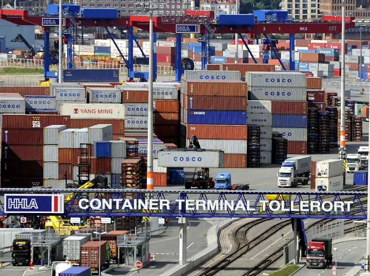 Deutschland ist von der Exportwirtschaft abhängig.