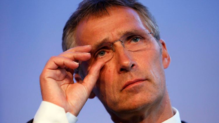 Ein Regierungschef ringt um Fassung: Stoltenberg kannte viele Opfer persönlich.