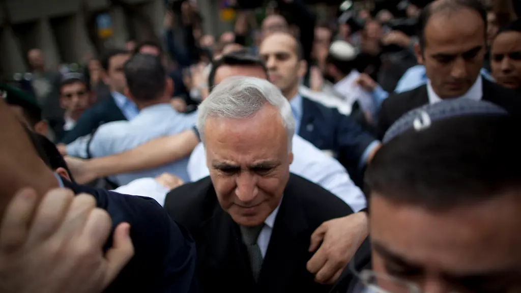 Mideast-Israel-Katsav-JRL112-jpg806334781389344062