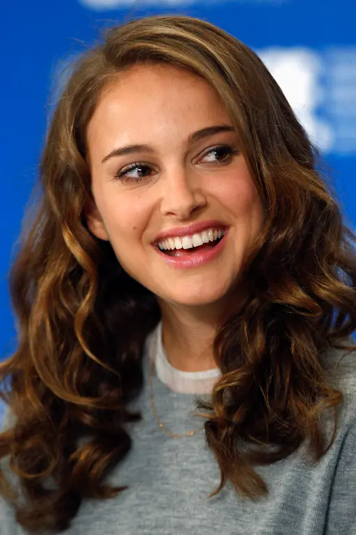 2010-12-27T181647Z-01-SIN81-RTRMDNP-3-PEOPLE-NATALIEPORTMAN-JPG4184440069513270119