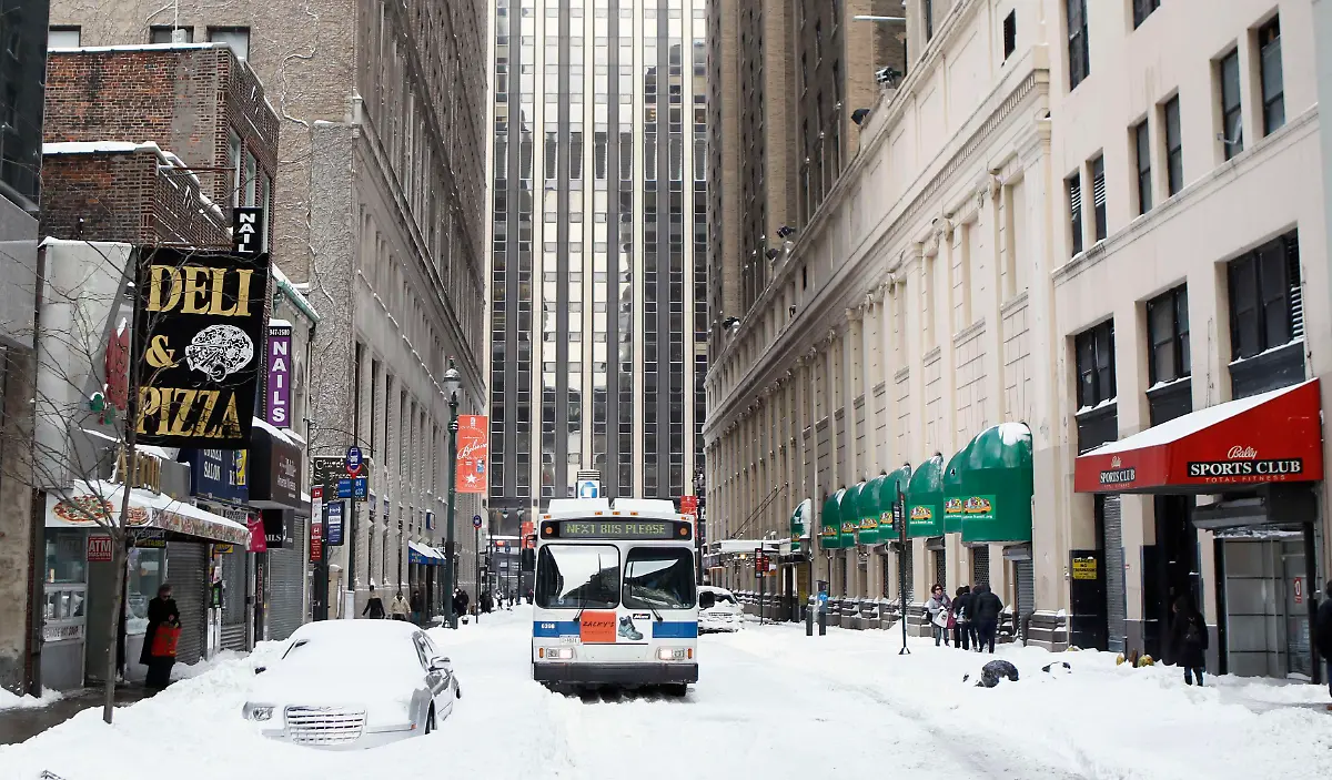 2010-12-27T163507Z-01-NYK913-RTRMDNP-3-USA-WEATHER-JPG6863549052885521567