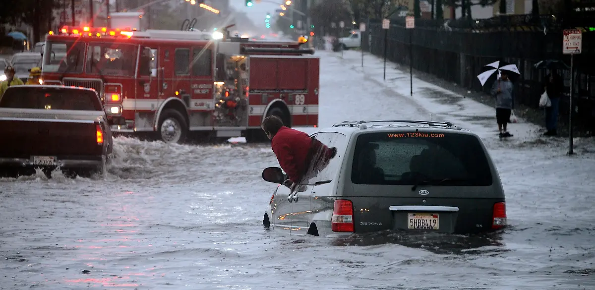 2010-12-23T014038Z-01-LOA103-RTRMDNP-3-USA-WEATHER-JPG6838912807980326213