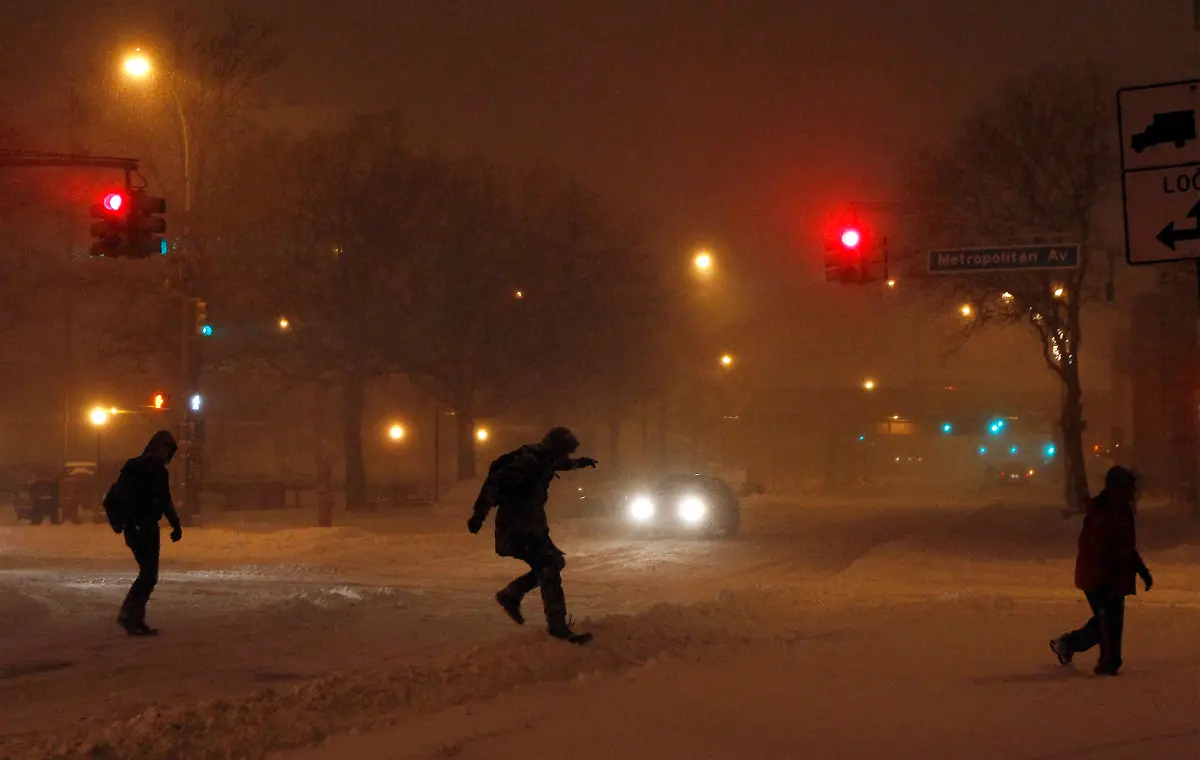 2010-12-27T034732Z-01-NYK909-RTRMDNP-3-USA-WEATHER-JPG6108968297032692710