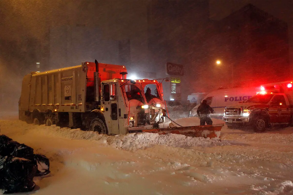 2010-12-27T035408Z-01-NYK910-RTRMDNP-3-USA-WEATHER-JPG5127276717227120887