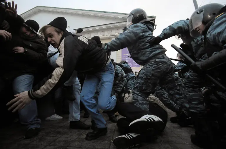 2010-12-11T143312Z-01-MOS15-RTRMDNP-3-RUSSIA-JPG4560269108490955205