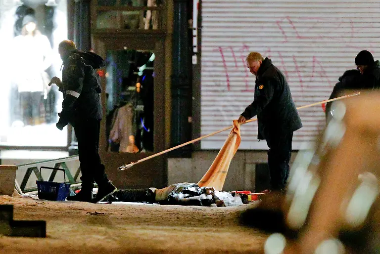 Sweden-Car-Explosions-STO812-jpg7312676348893187000