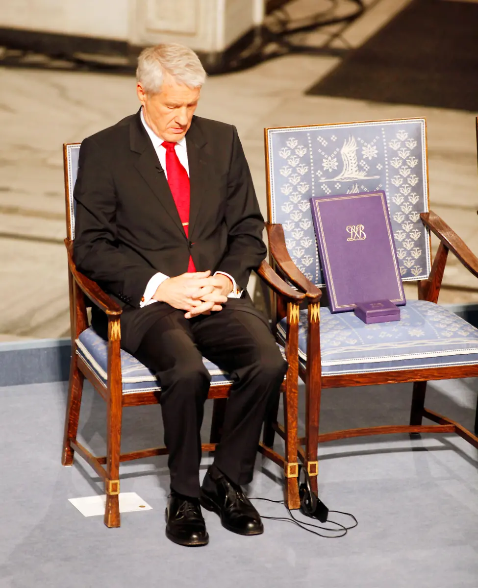 101210APR107-101210APR107-jpg6325359905356754232