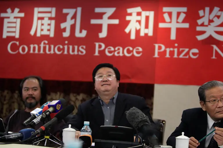 2010-12-09T114817Z-01-PEK303-RTRMDNP-3-CHINA-NOBEL-CONFUCIUS-JPG7702854227704753325