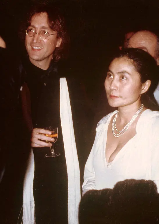 lennon-yoko-1977-broadway