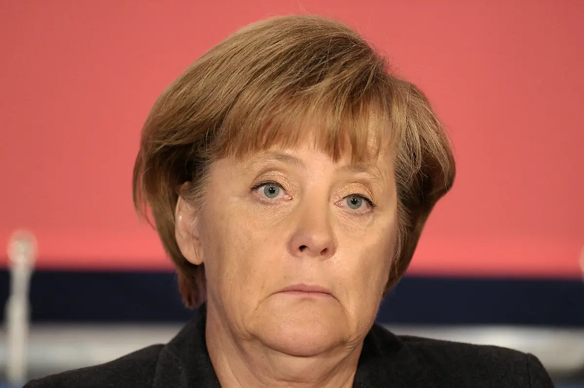 Merkel-zieht-Brauen-hoch