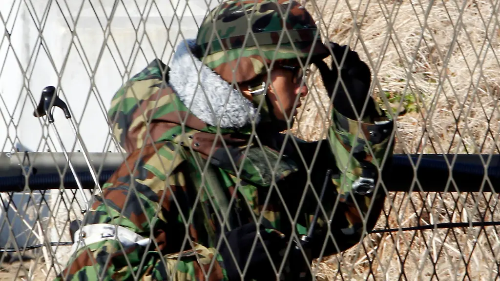 2010-12-03T062055Z-01-KKH702-RTRMDNP-3-KOREA-NORTH-JPG3576421540608945712