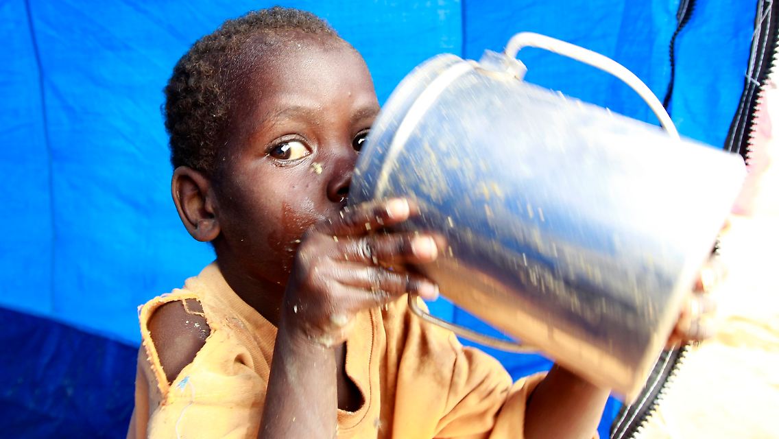 2011-07-27T194843Z_01_AFR70_RTRMDNP_3_SOMALIA-FAMINE.JPG5262927456031261925.jpg
