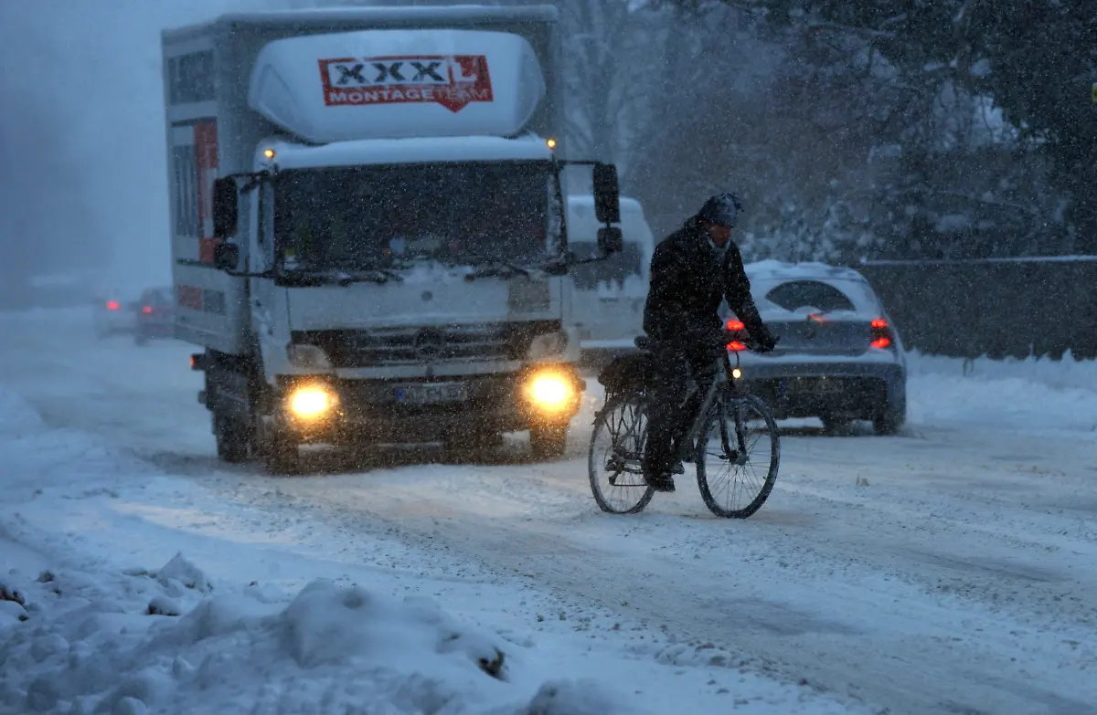 2urs3724-jpg7386520255058189304