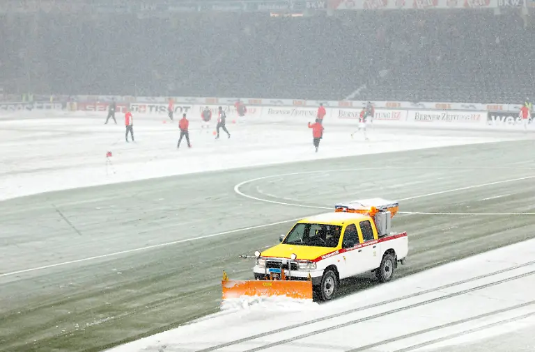 2010-12-01T185717Z-01-RSP26-RTRMDNP-3-SOCCER-EUROPA-JPG5364396258276769185