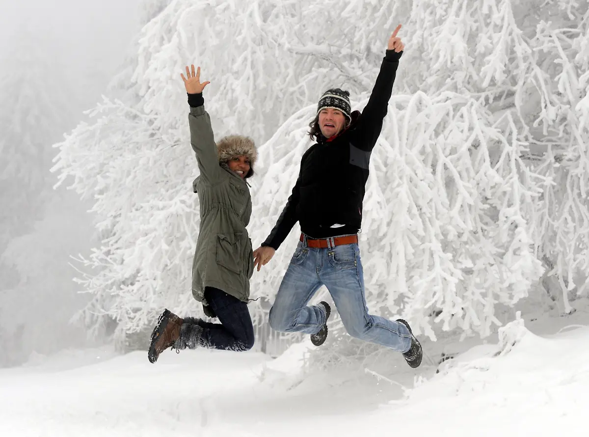 2uqc5635-jpg7752617875429107701