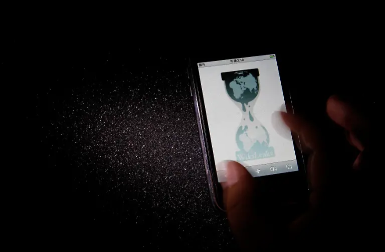 2010-11-29T072035Z-01-TOK500-RTRMDNP-3-WIKILEAKS-JPG8373620603050467161