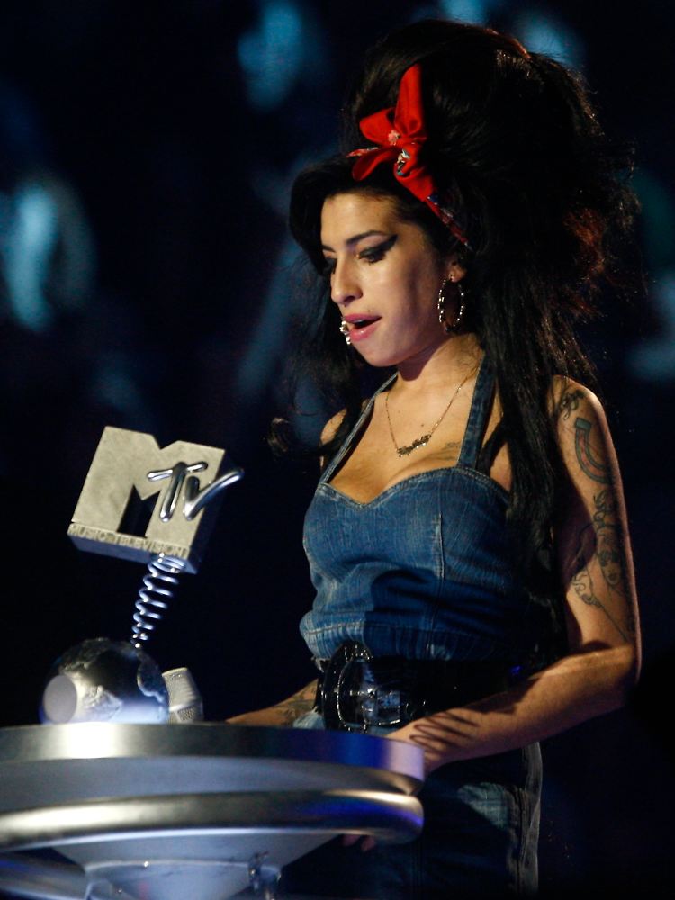 "Mit Amy Winehouse habe ich nie gesprochen, möge ihre Seele in Frieden ruhen" sagt Backer.