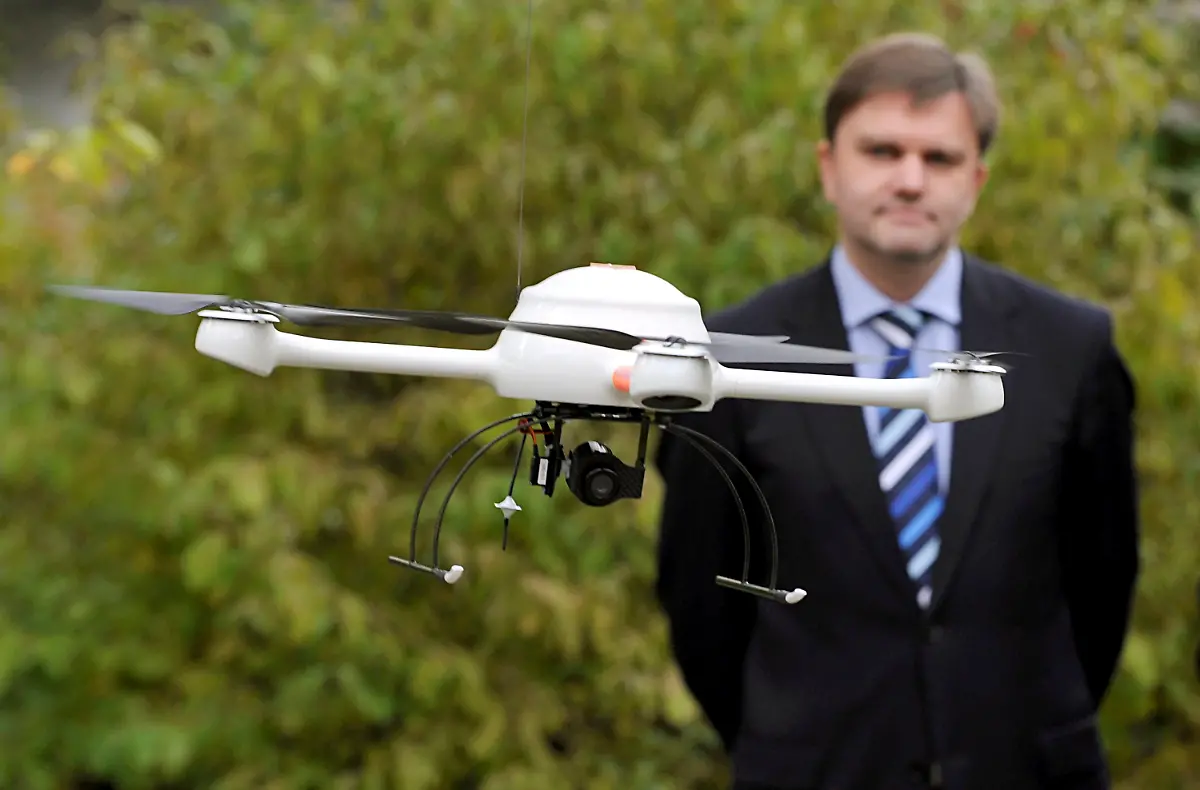 2uh64720-jpg6964350066366061993