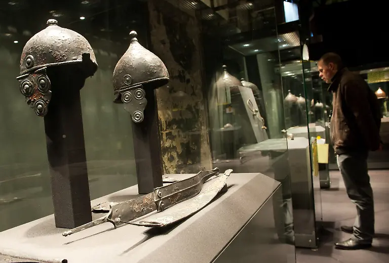 2uh15809-jpg7326737173092816602