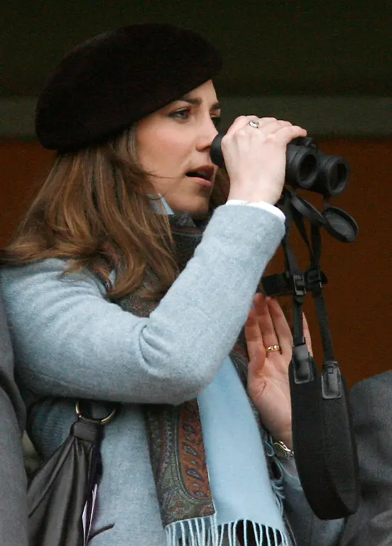 2010-11-16T120711Z-01-CHL532-RTRMDNP-3-BRITAIN-ROYAL-WEDDING-JPG2098631535298323081