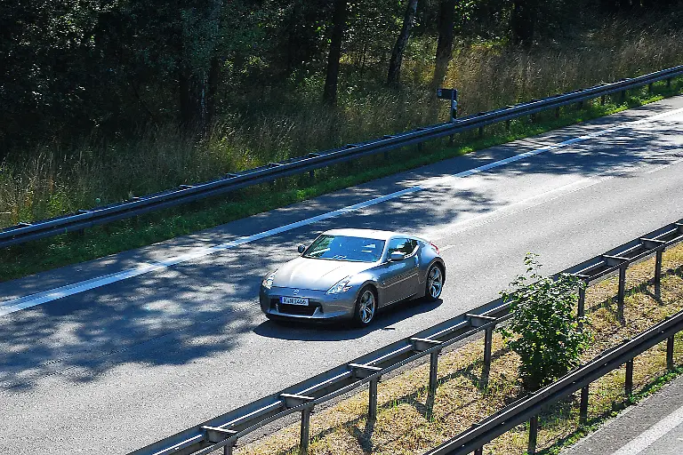 Nissan-370Z-11-07-2010-16-58-32