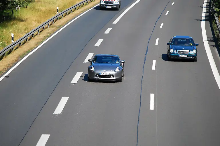 Nissan-370Z-11-07-2010-16-47-62