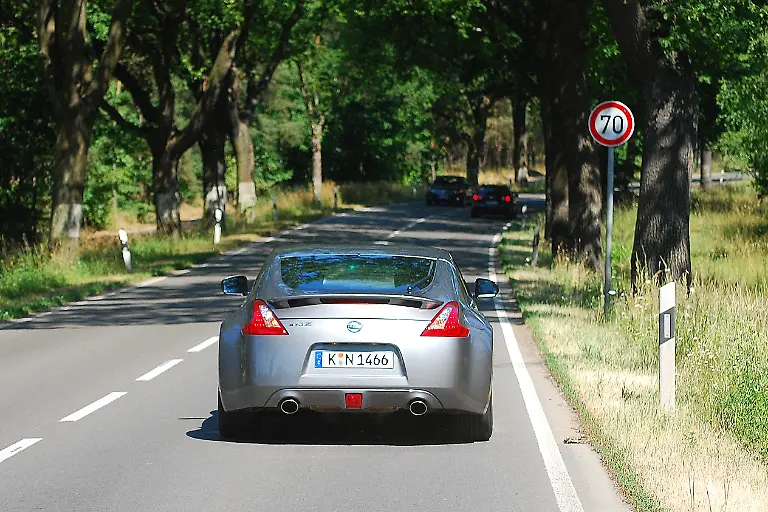 Nissan-370Z-11-07-2010-15-15-21