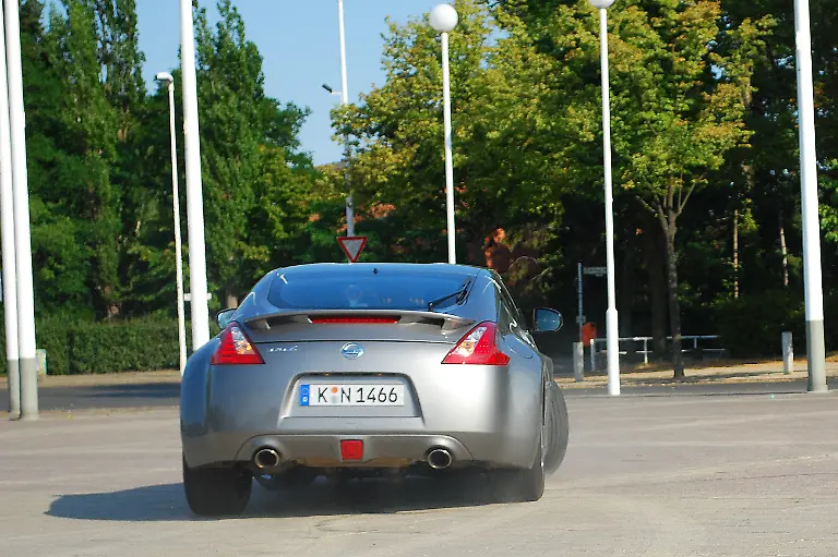 Nissan-370Z-11-07-2010-17-52-31