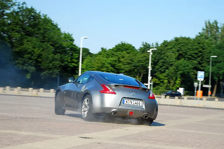 Nissan-370Z-11-07-2010-17-51-37
