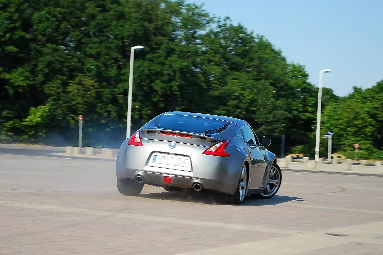 Nissan-370Z-11-07-2010-17-51-33