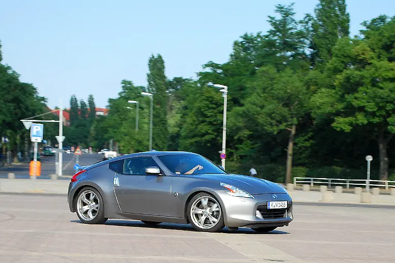 Nissan-370Z-11-07-2010-17-47-22