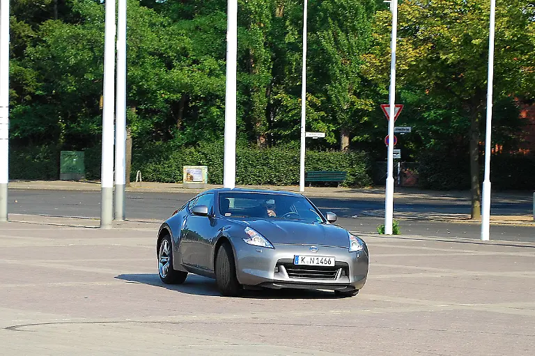 Nissan-370Z-11-07-2010-17-46-42