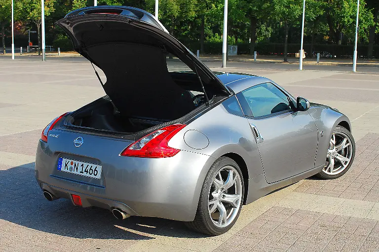 Nissan-370Z-11-07-2010-17-44-40