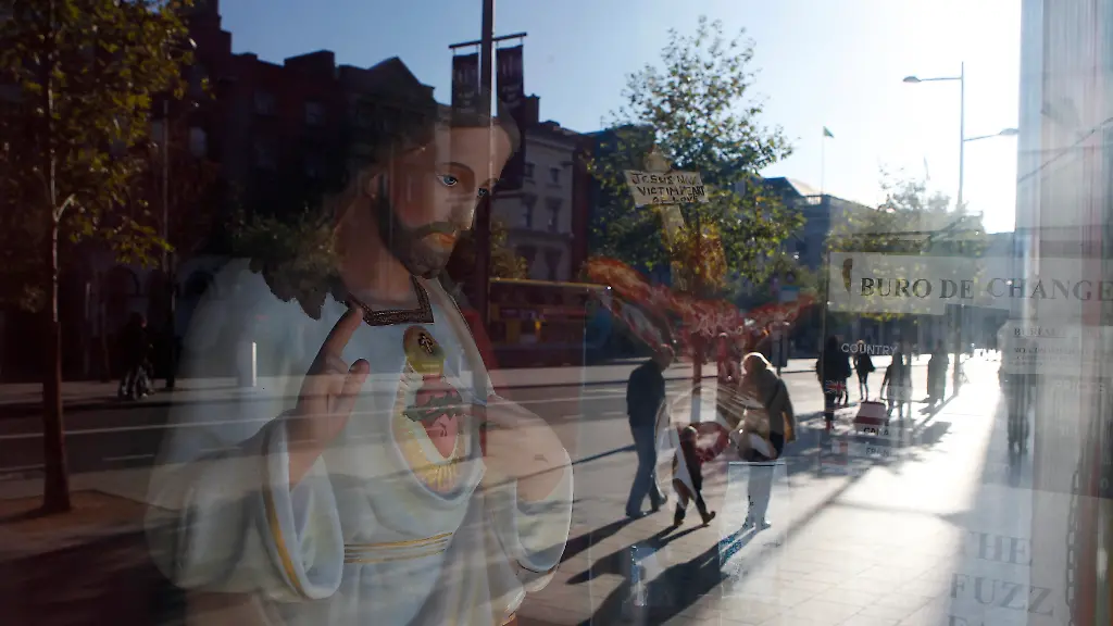 2010-11-14T163428Z-01-CMN10-RTRMDNP-3-IRELAND-JPG3036648532594493573