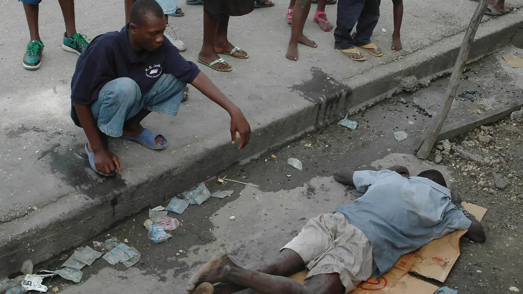 2010-11-11T162501Z-01-HTI14-RTRMDNP-3-HAITI-CHOLERA-JPG5305237500538262611