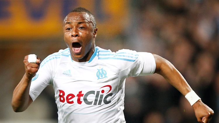 Andre Ayew setzte den Schlusspunkt unter einen denkwürdigen Supercup - nach einer "Schutzschwalbe" seines Bruders. (Archiv)