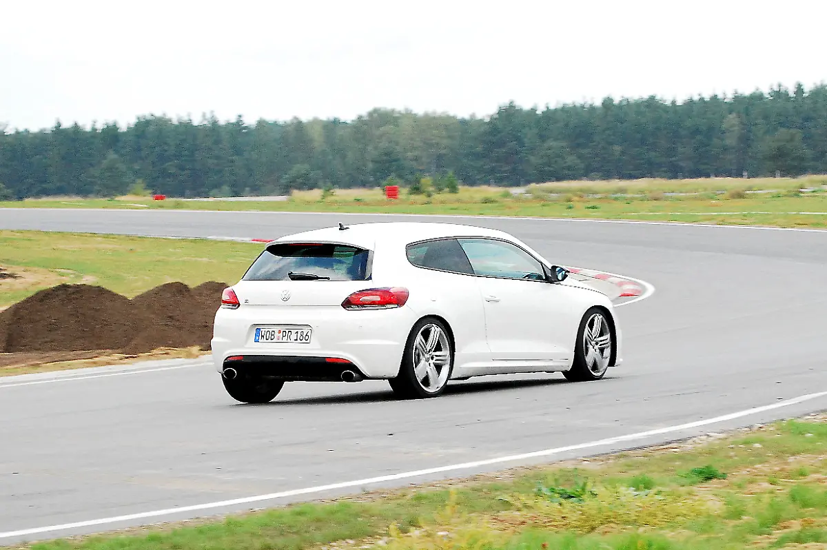 VW-Scirocco-R-10-09-2010-15-03-28
