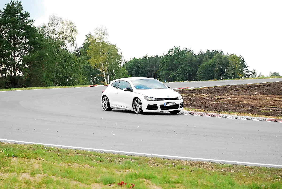 VW-Scirocco-R-10-09-2010-15-03-24