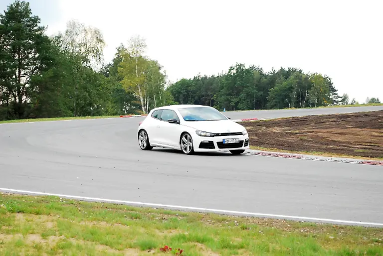 VW-Scirocco-R-10-09-2010-15-03-24