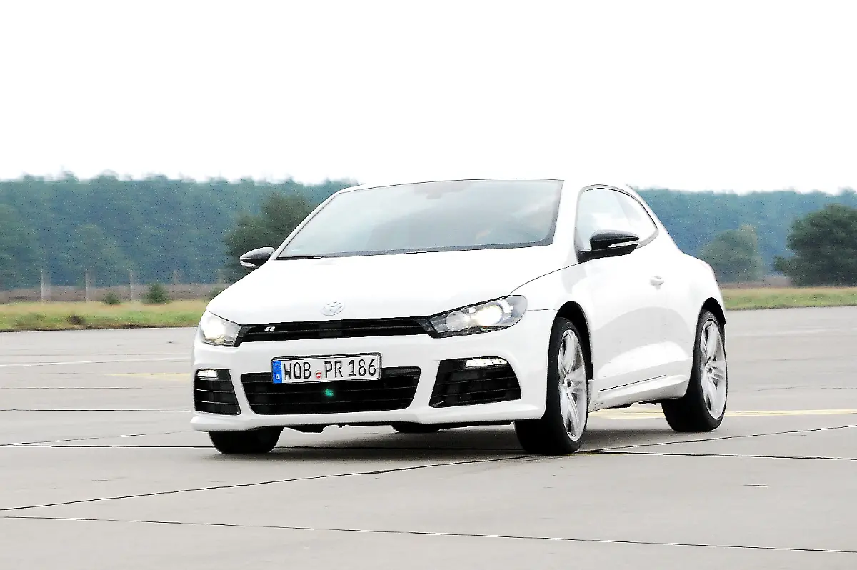 VW-Scirocco-R-10-09-2010-12-59-57