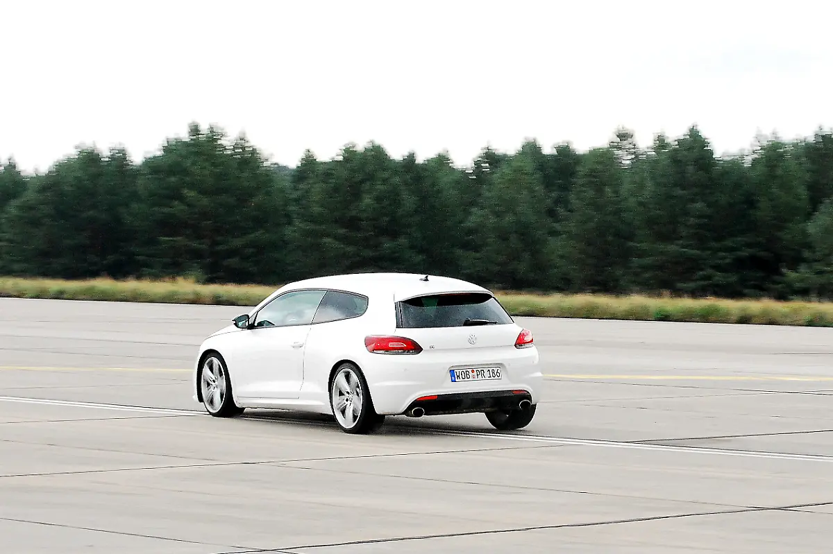 VW-Scirocco-R-10-09-2010-12-56-00