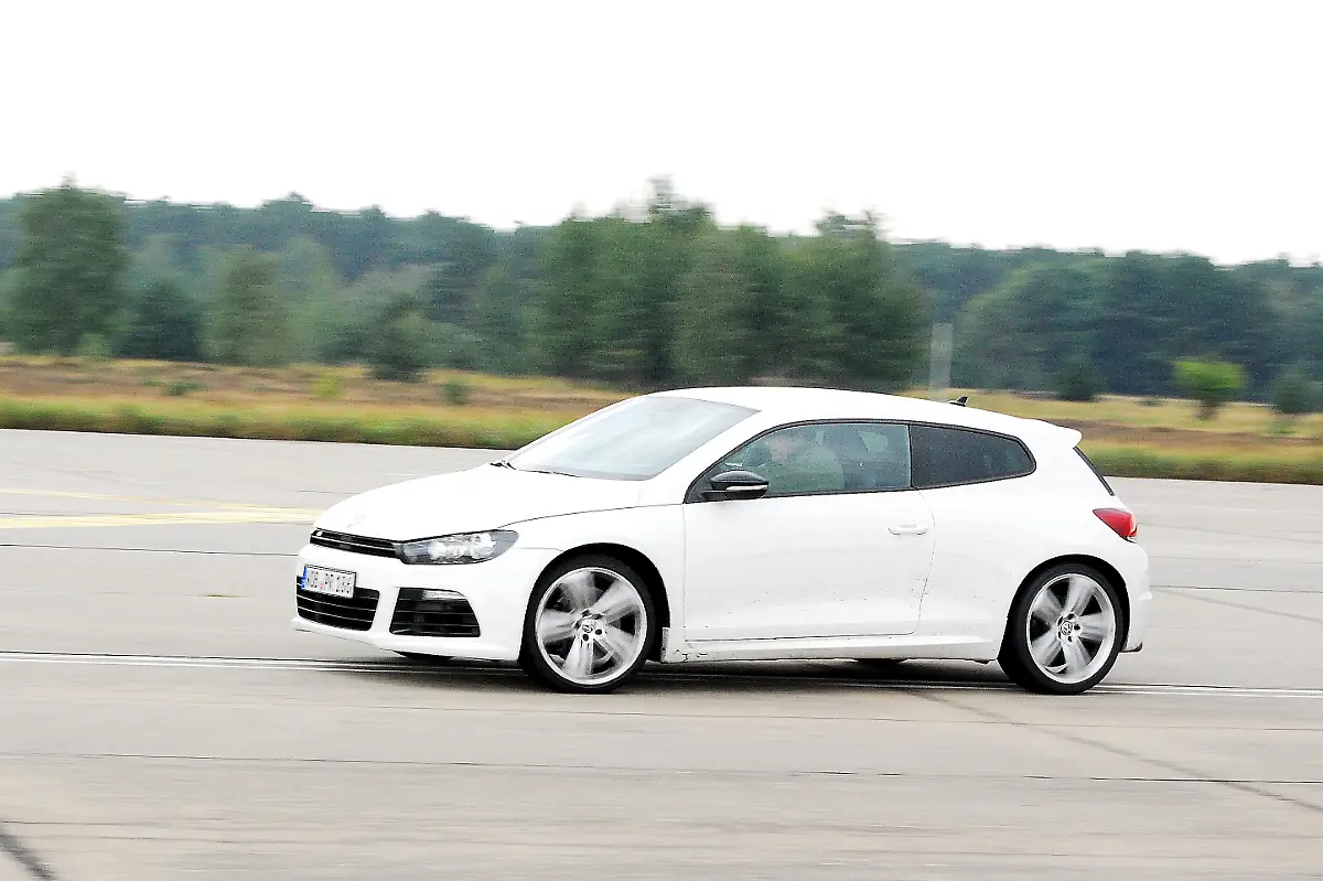 VW-Scirocco-R-10-09-2010-12-55-61