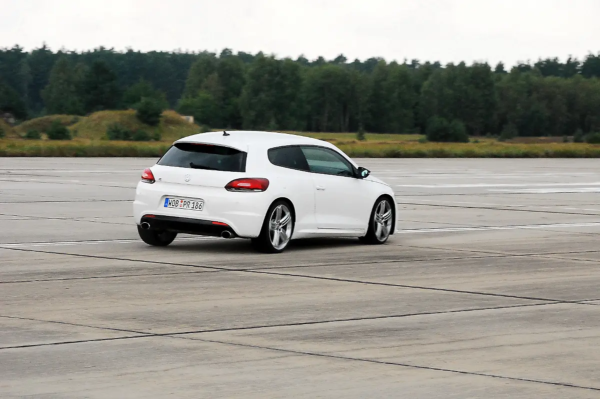 VW-Scirocco-R-10-09-2010-12-55-25