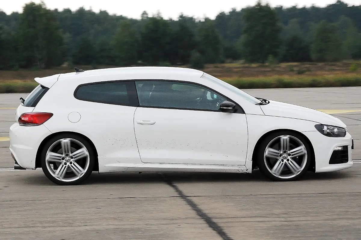 VW-Scirocco-R-10-09-2010-12-55-23