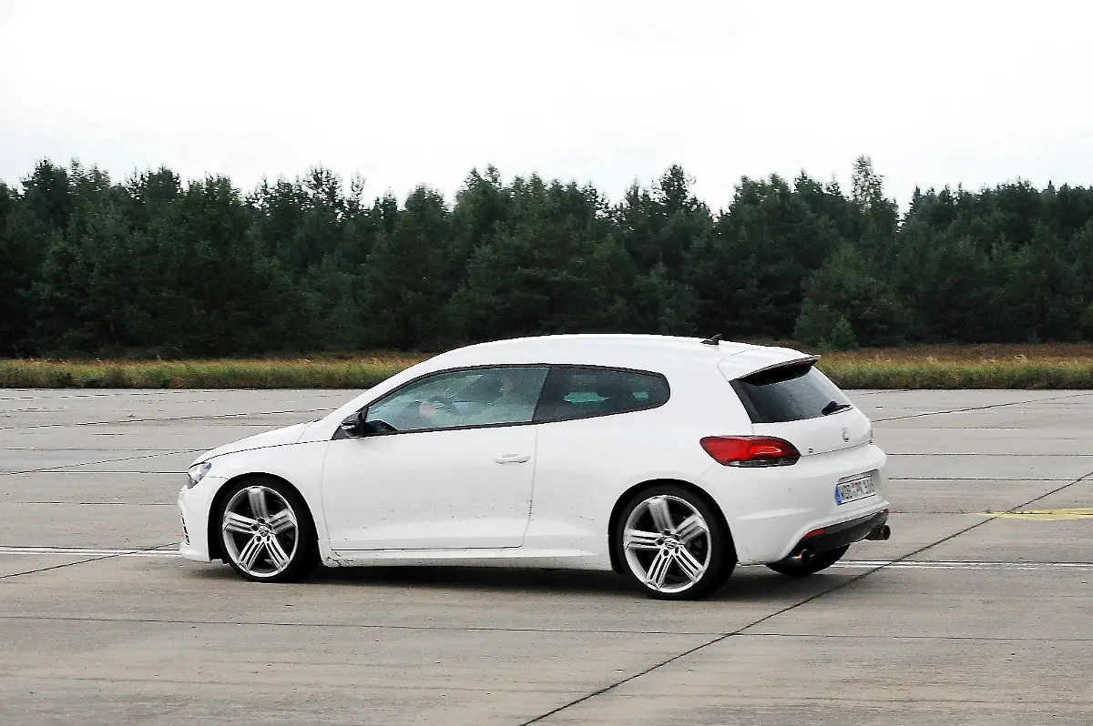 VW-Scirocco-R-10-09-2010-12-54-53